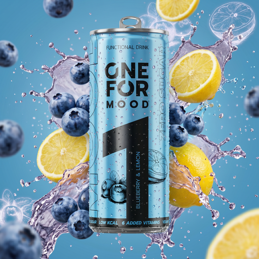 ONE FOR Mood Functional Drink mit Blaubeere und Zitrone in dynamischer Wassersplash-Inszenierung. Erfrischend mit natürlichem Geschmack und Vitaminen und Mineralstoffen. 